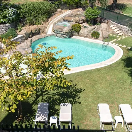 The Red Bougainvillea Daire